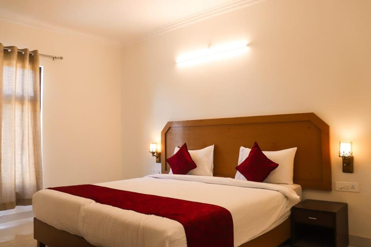 Priyanka Resort Κχατζουράχο Εξωτερικό φωτογραφία